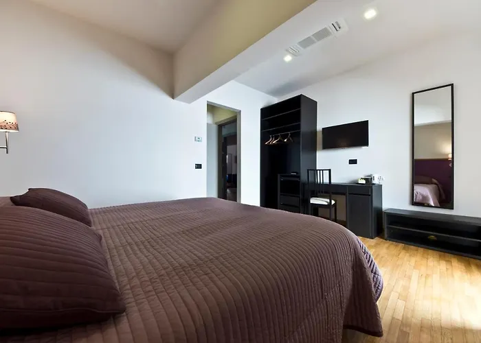 Gallery - Only 3* סיינה